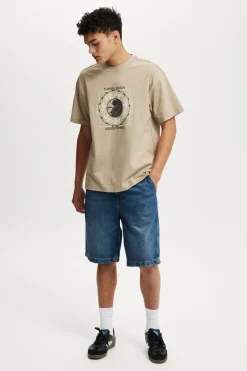 Box Fit Graphic T-Shirt