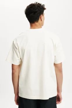Box Fit Graphic T-Shirt