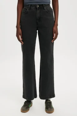 Curvy Stretch Bootcut Jean