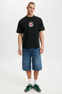Red Hot Chilli Peppers Box Fit Premium Music T-Shirt