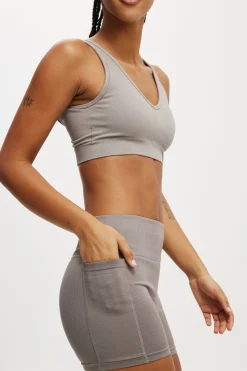 Seamless Pocket Shortie Short